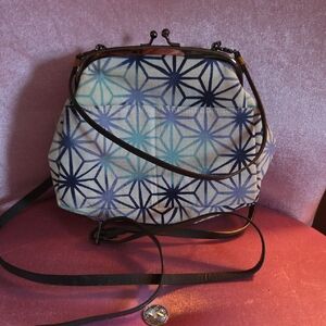 Crossbody Bag Hemp Pattern Blue and White Kiss Lock